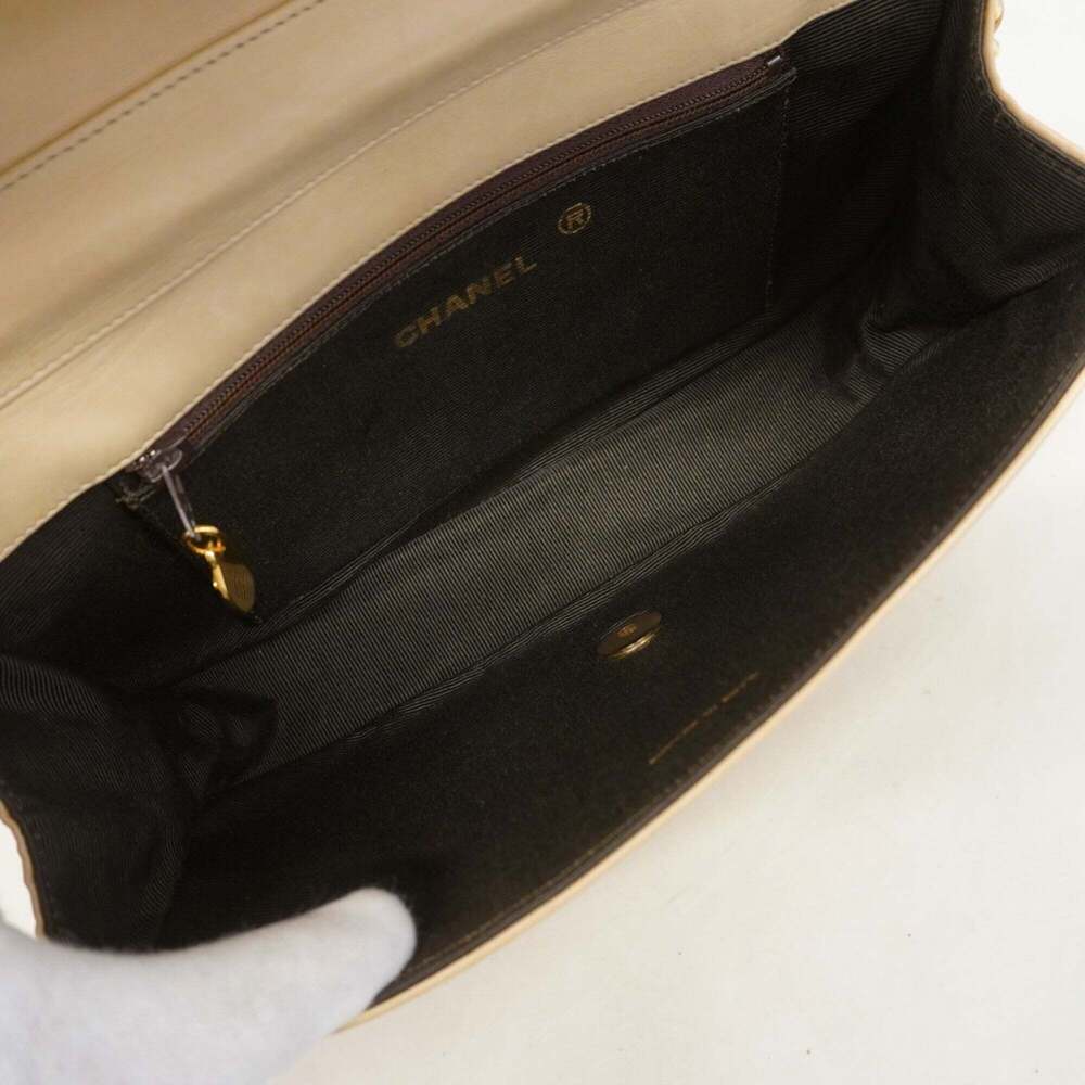 CHANEL Cream Lambskin Leather Shoulder Bag - Picture 4 of 10